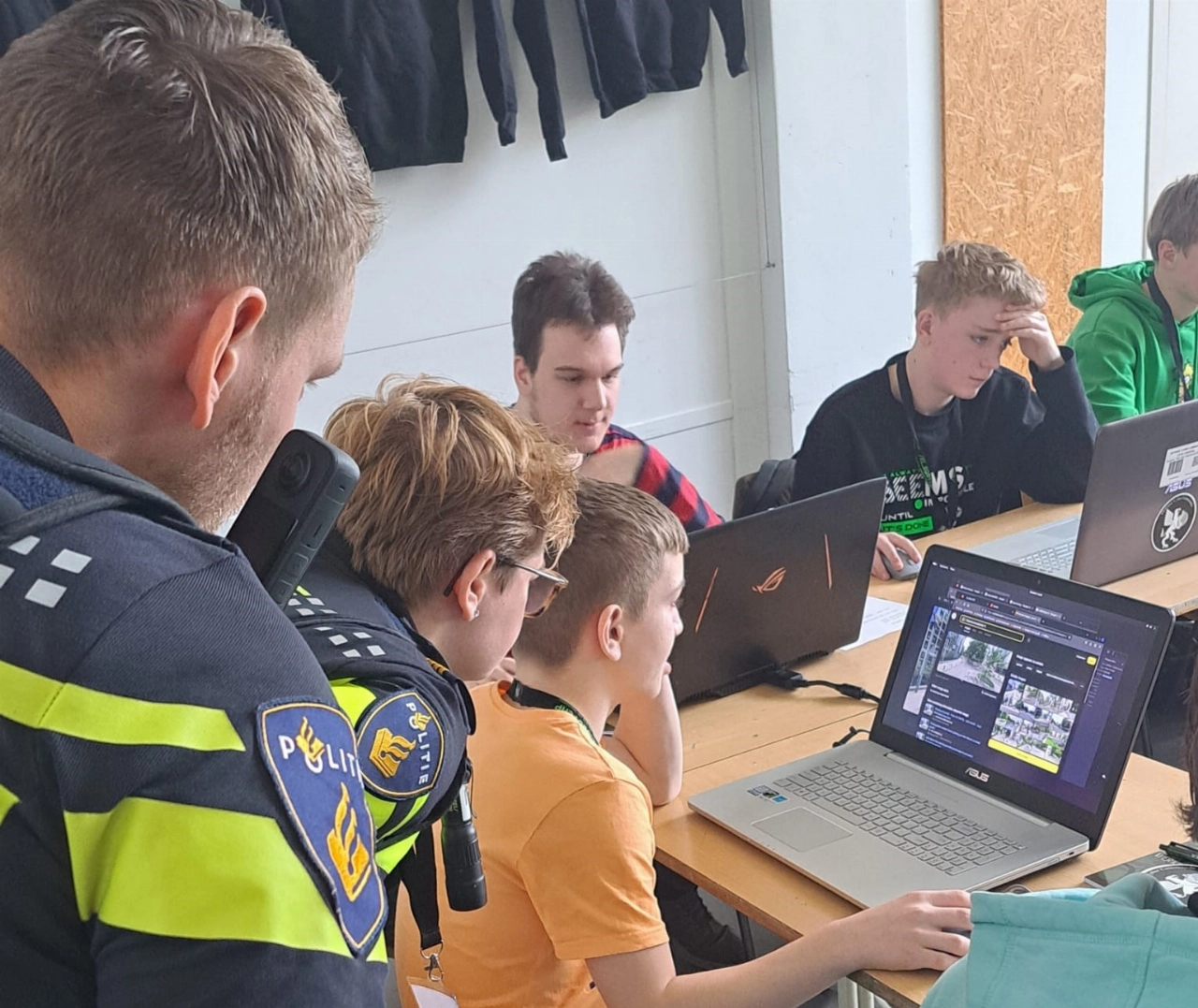 Jongeren zetten hun digitale talent in tijdens re_B00TCMP